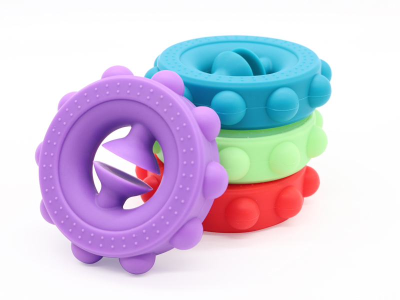 塑膠玩具和塑料玩具的區(qū)別在哪 塑膠玩具和塑料玩具的區(qū)別在哪